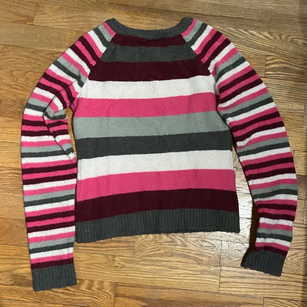 2 Sweaters - Picture 4 of 6